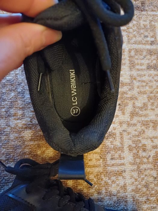 Продавам детски маратонки.