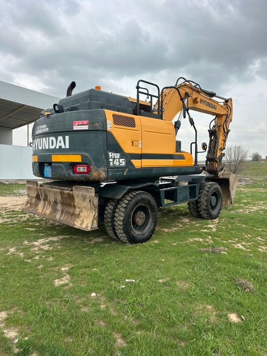 Экскаватор колесный Hyundai 145