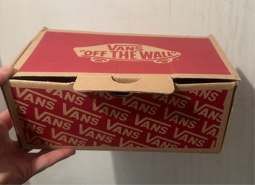 Чисто нови детски обувки Vans номер 27