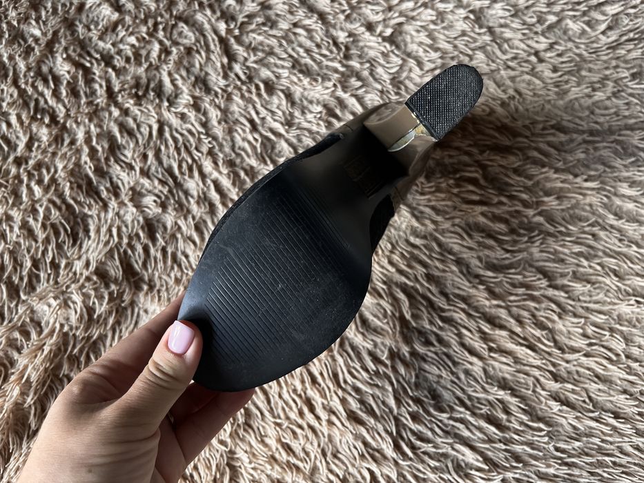 Женские босоножки и туфли