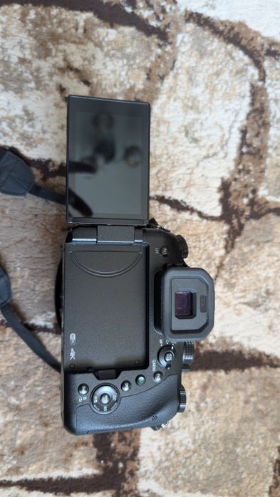 Panasonic Lumix FZ2000