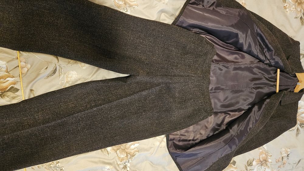 Костюм от две части.