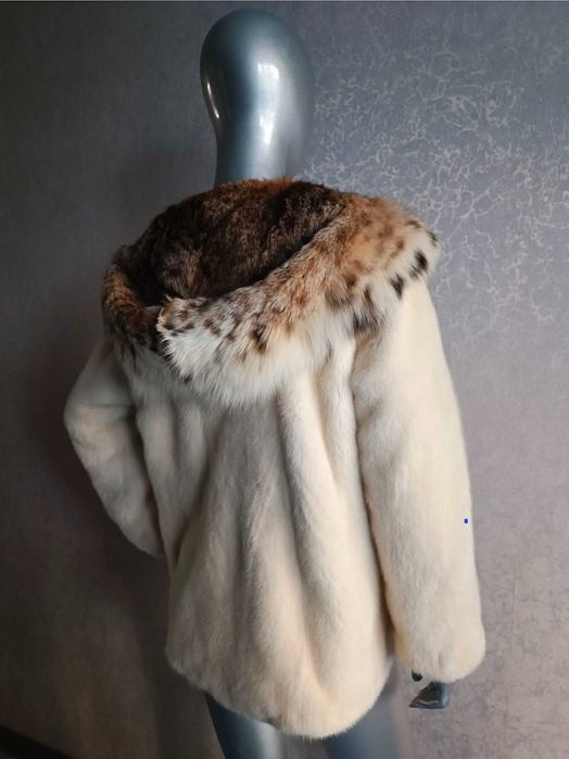 Шикозно палто от норка с качулка Рисъ
