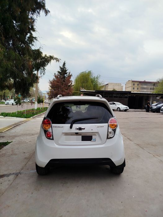 Spark 2011 
Rangi oq
Matori ECO 1  
Probeg 356000
Gaz/Benzin
Balonlari