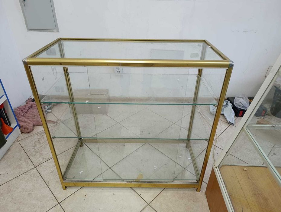 Продается стеклянный шкаф (витринный) б/у