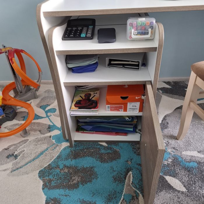 Кошара , бюро и легло. Комплект на Lorelli