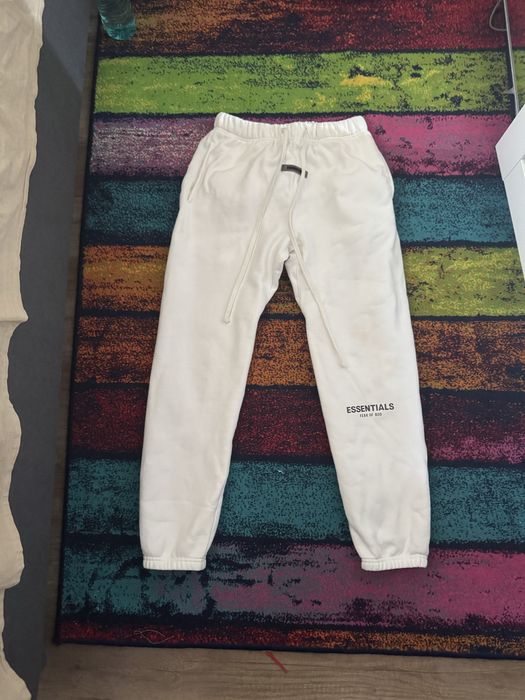pantaloni essentials