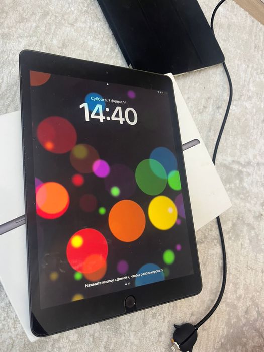 iPad 7 (128GB) Wi-Fi Space Gray + чехол