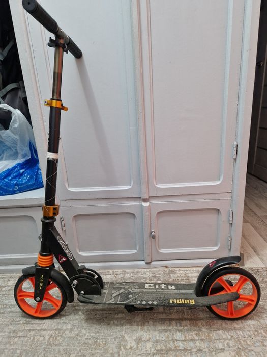 Самокат детский практически новый