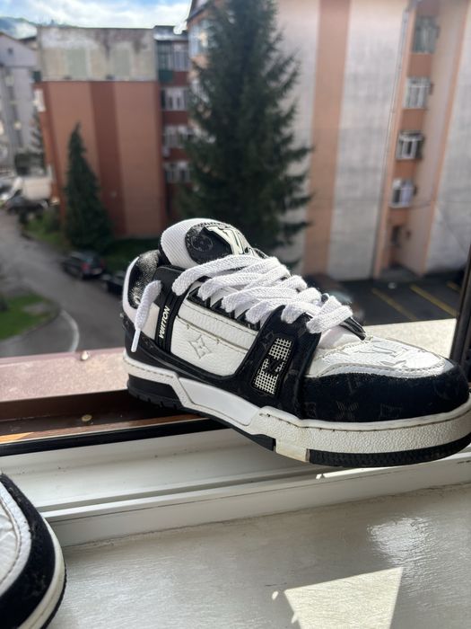 Se vinde louis vuitton trainer