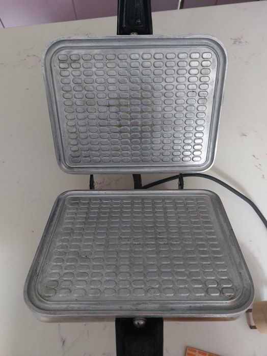 Вафельница Электровафельница