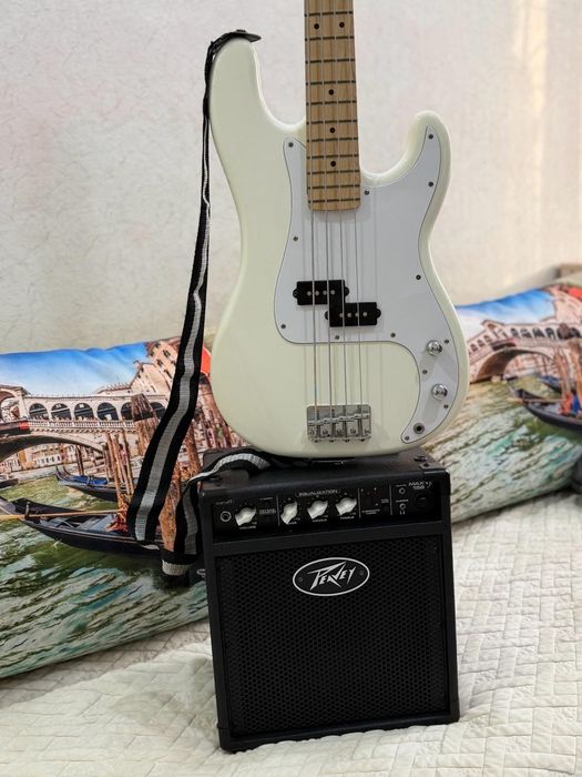 Бас гитара+комбоусилитель, идеально для дома