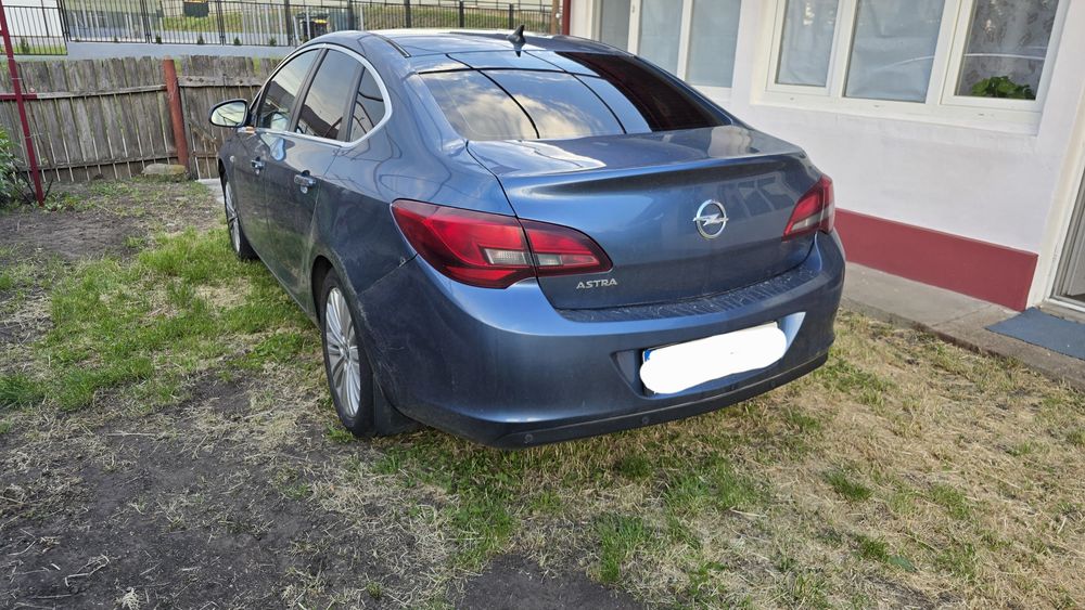 Opel Astra j - 1,6 L benzina + GPL