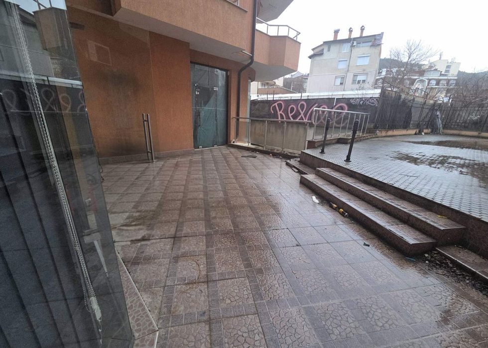 Заведение за продажба в центъра на гр. Кюстендил