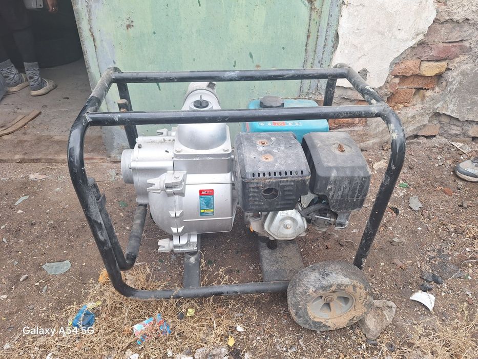 Бензиновая мотопомпа