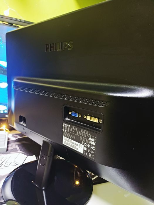 Монитор 20" Philips 206V3LSB2 (VGA / DVI)