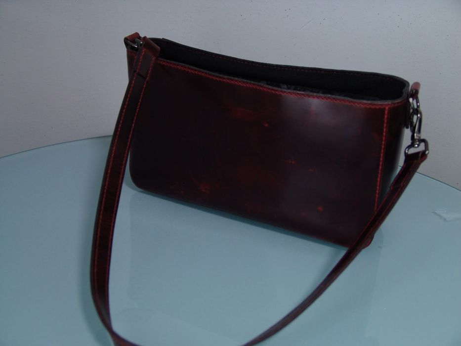 Продаю женскую кожаную сумку