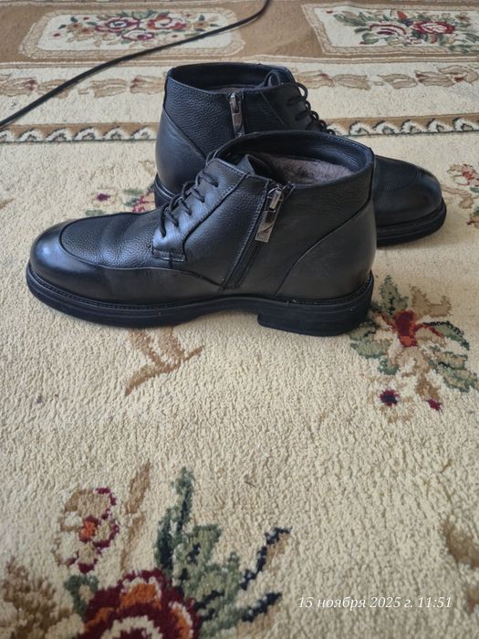 Продам обувь зимнию