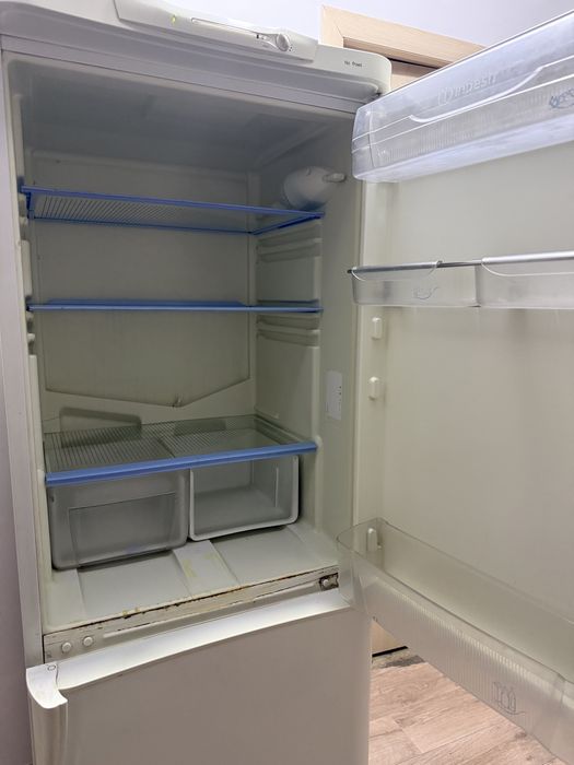 Холодильник Indesit