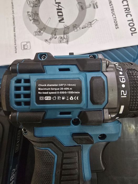 Шуруповерт новый  оригинал