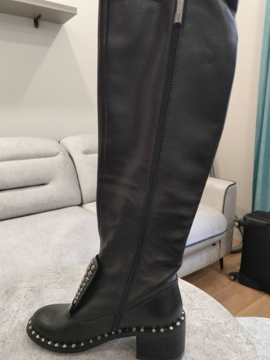 Женские сапоги продам!