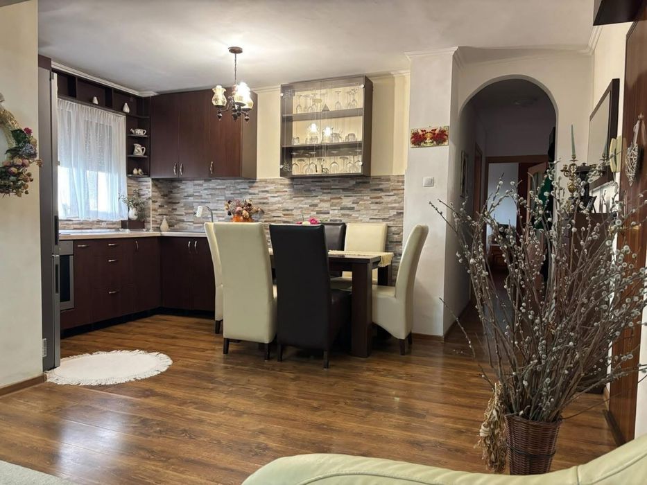 Apartament tip AN cu 3 camere si panorama deosebita-zona Nufarul,langa Colegiul National ,,Ghibu”