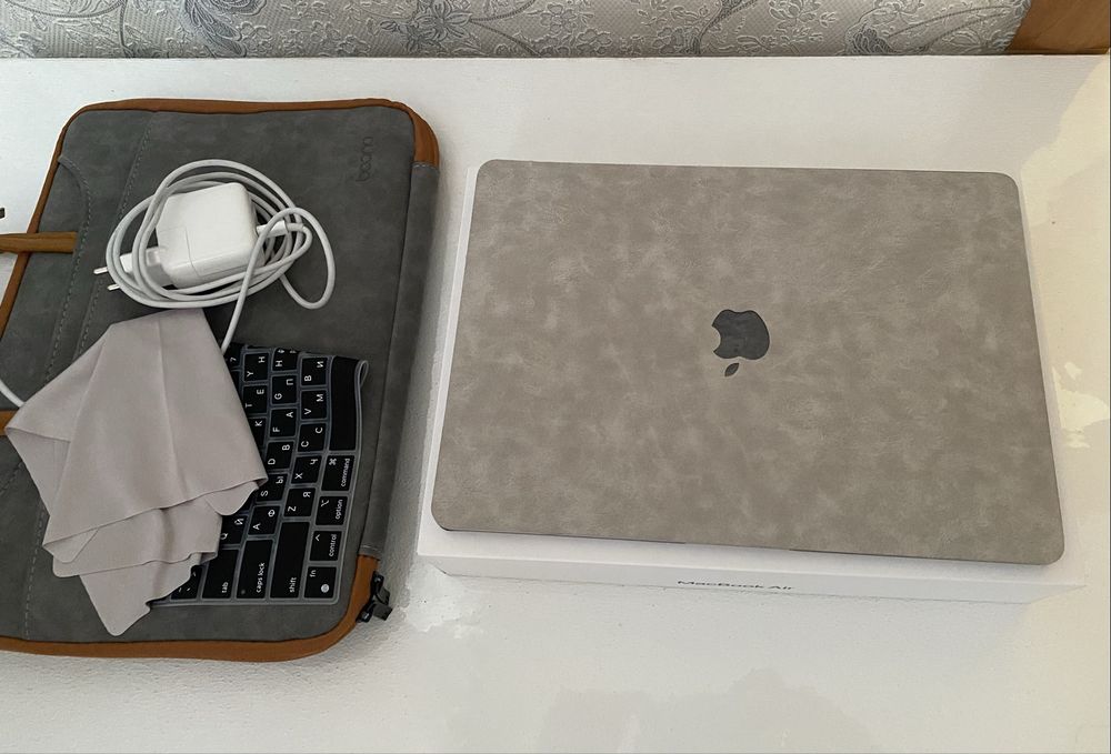 Продам macbook m1 16.256 gb