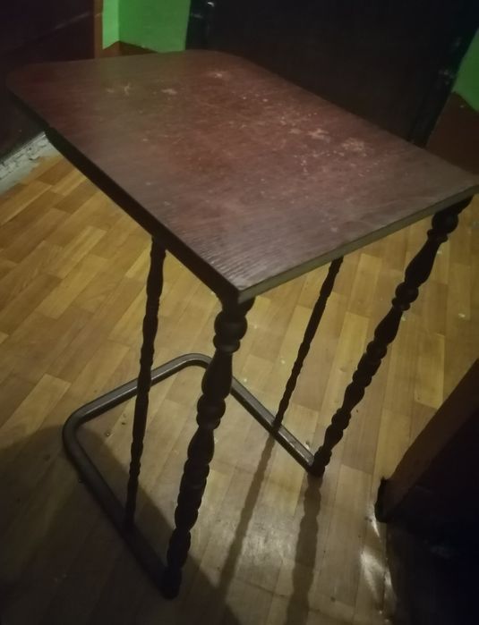 Столик 40*50*68 бу компактный