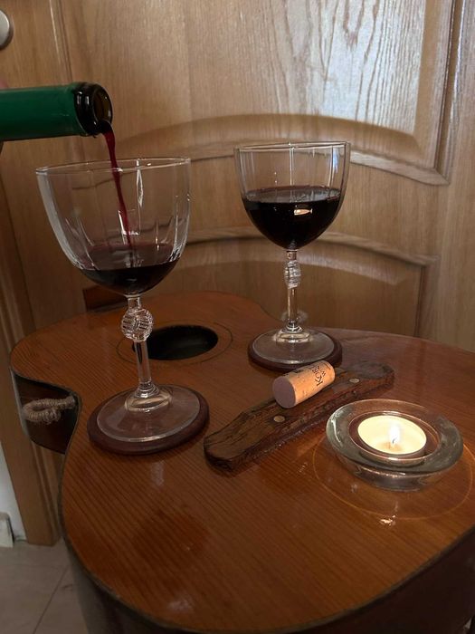 Уникална масичка от китара – За специални моменти и стилни интериори!