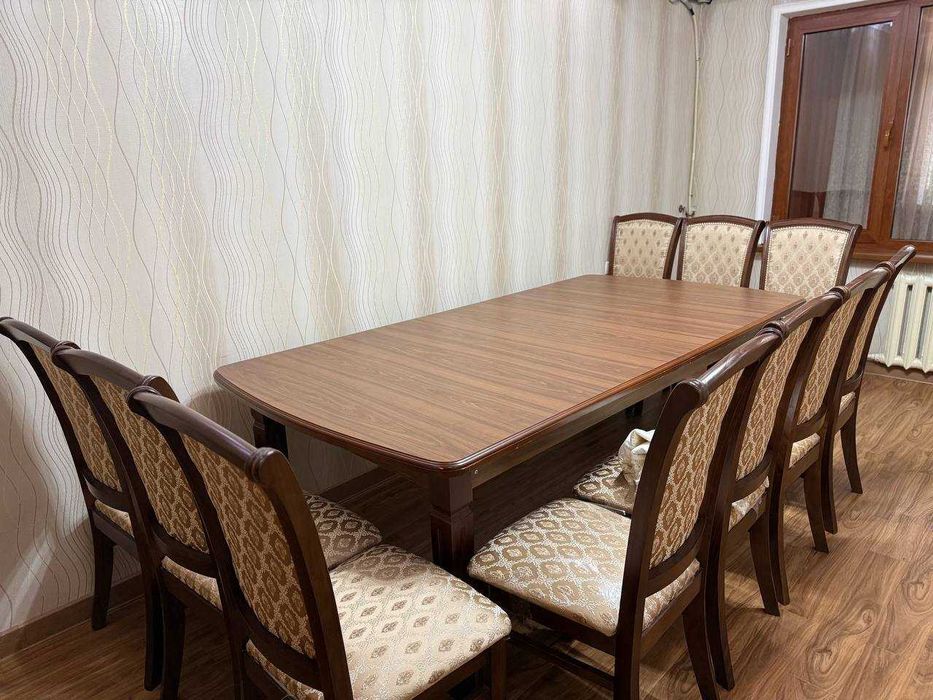 Продается стол и 10 стульев