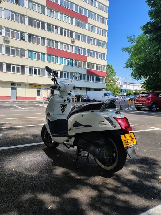 Scutere de inchiriat /scooter for rent // CU PERMIS