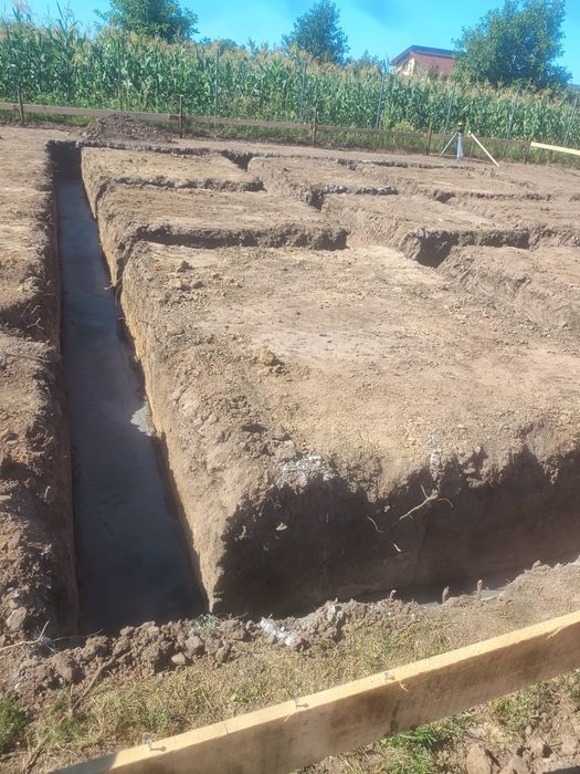 Prestari servicii buldoexcavator