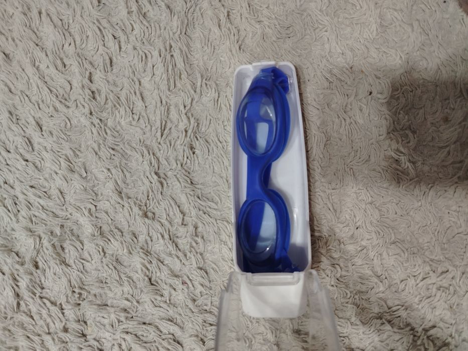 Отдам очки для плавания