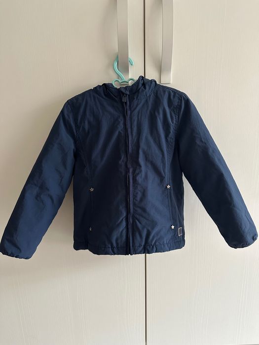 Тъмносиньо яке с качулка