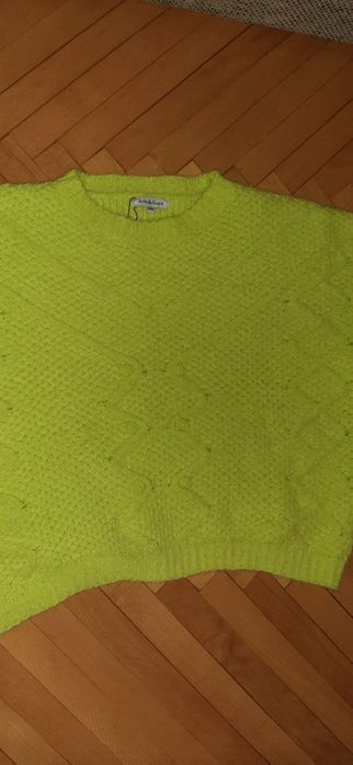 Pulover  gros marimea S/M,purtat o data impecabil