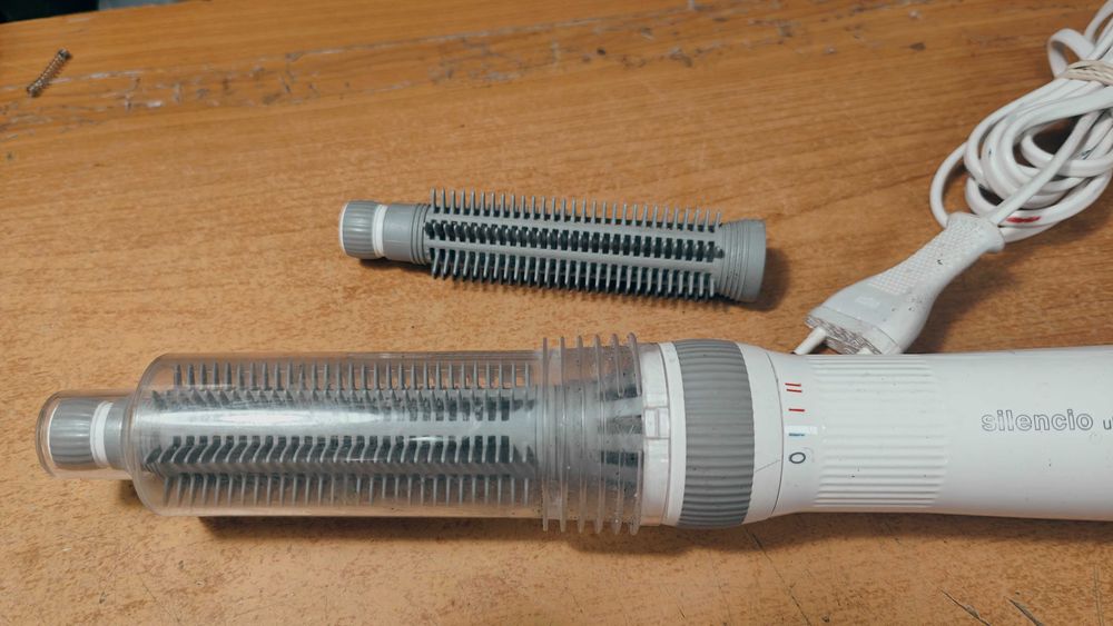 Perie par cu aer cald Philips Silencio