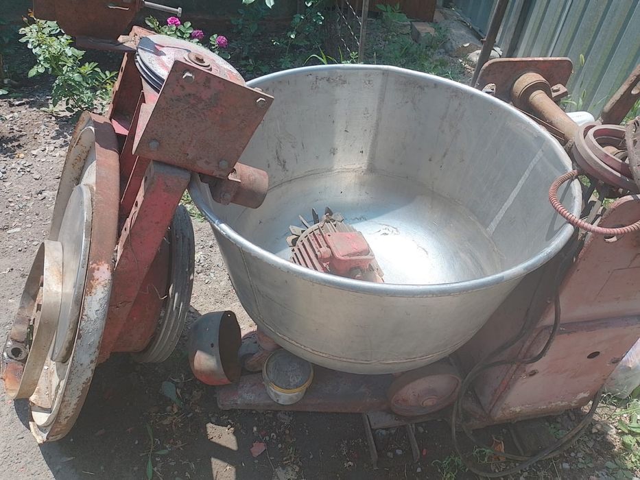 Продам тестомес- промышленный Б/У