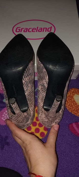 Pantofi stiletto
