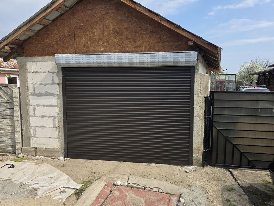 Usa garaj rulou aluminiu cu lamela
