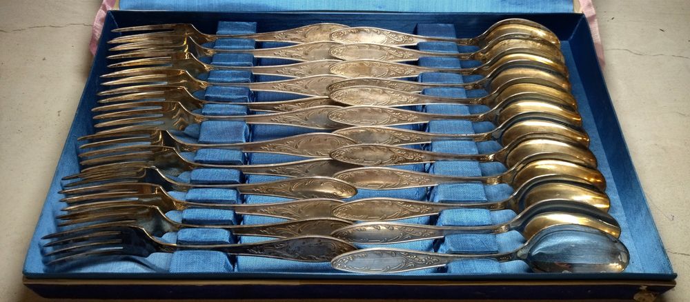 Продам столовый набор мельхиоровый