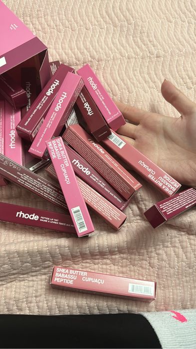 Продам блеск для губ rhode