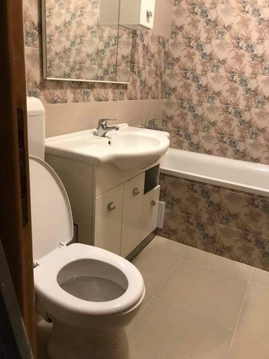 Se inchiriaza apartament cu 2 camere la etajul 1.