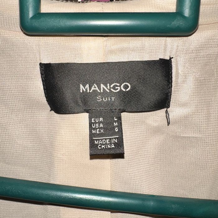 Пиджак бренда MANGO