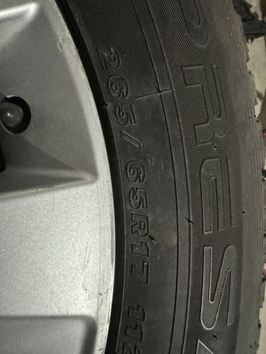 Покрышка с дисками змние 265/65 17
