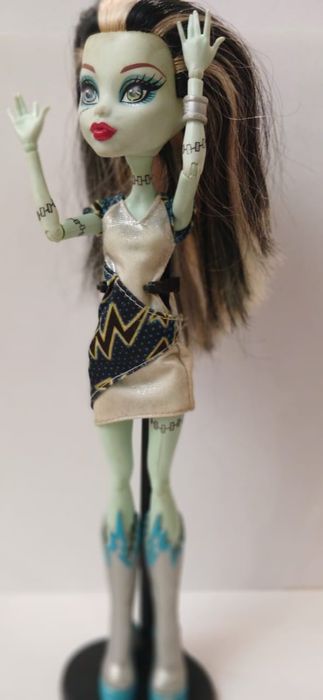 Продаю куклы монстер хай