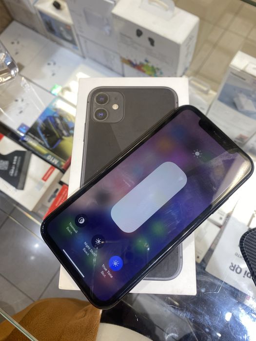 Продам айфон 11 64 гб