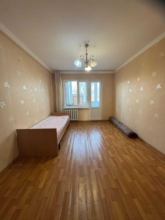 Продам 3х комн кв 8мкр ремонт требуется