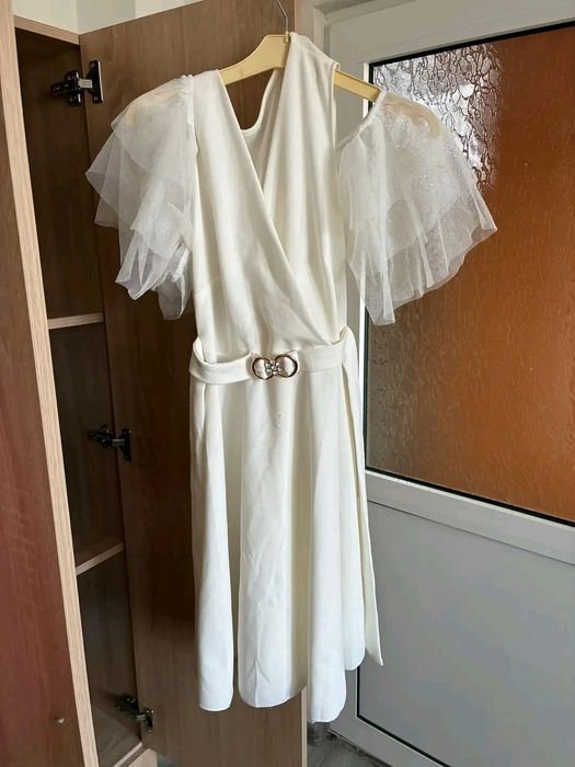 Продават се рокли!