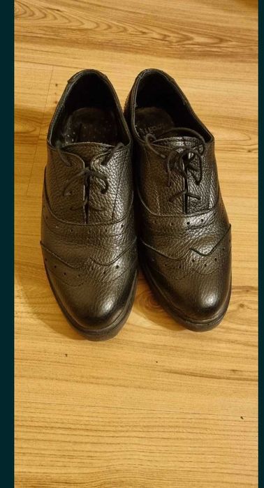 Pantofi Oxford si pantalon clasic