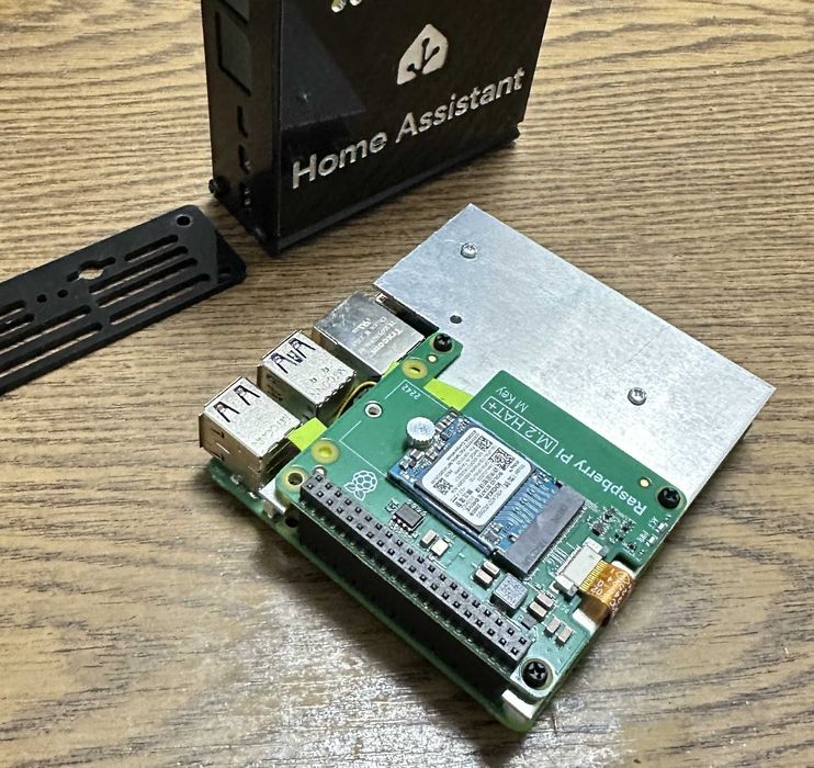 RPi 5 (4GB RAM) – Carcasă Aluminiu + M.2 HAT NVMe. Home Assistant ...